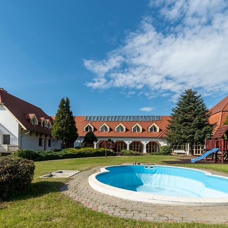 Global Apartmanhaz Vonyarcvashegy Exterior foto